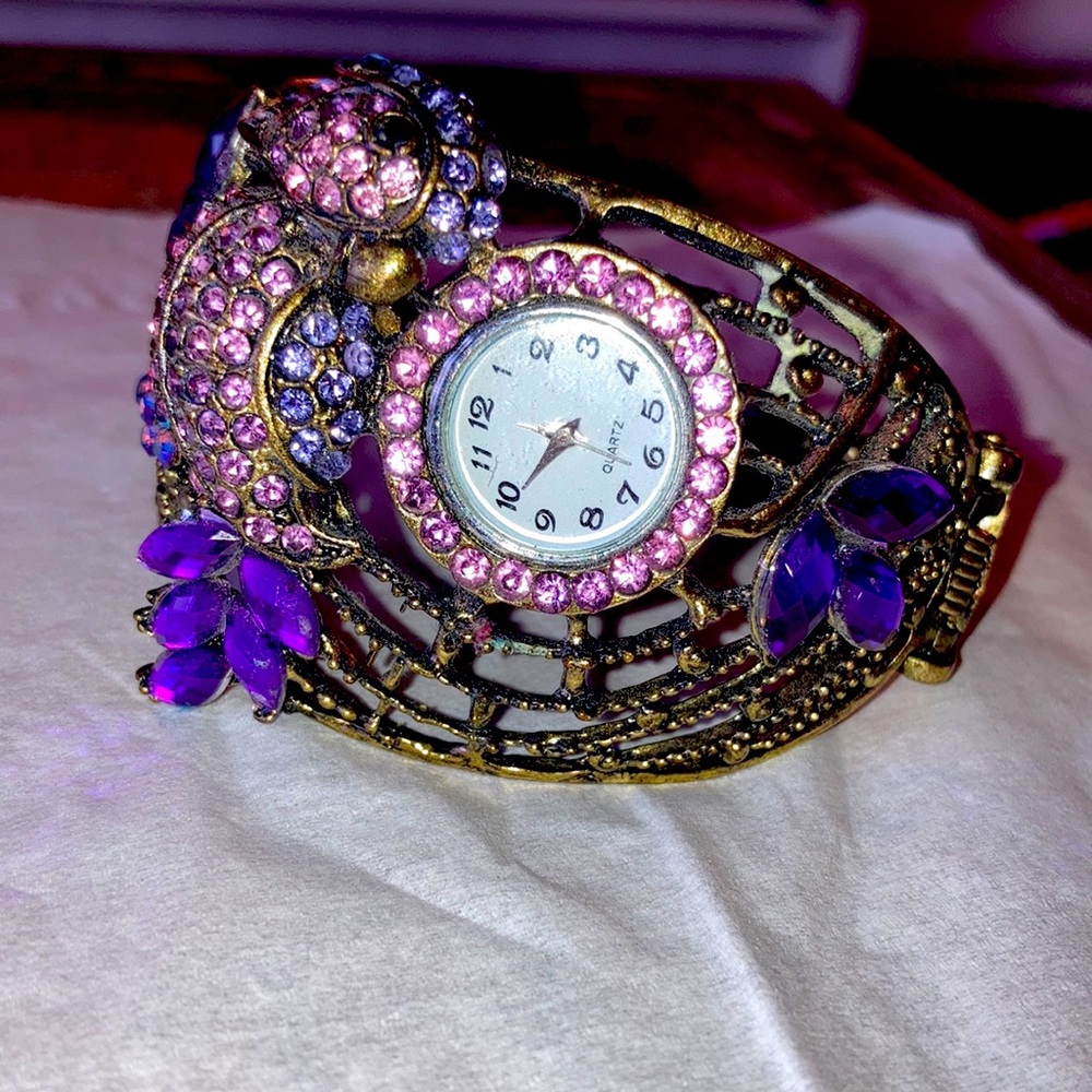 Vintage purple bird crystal filigree watch clamper